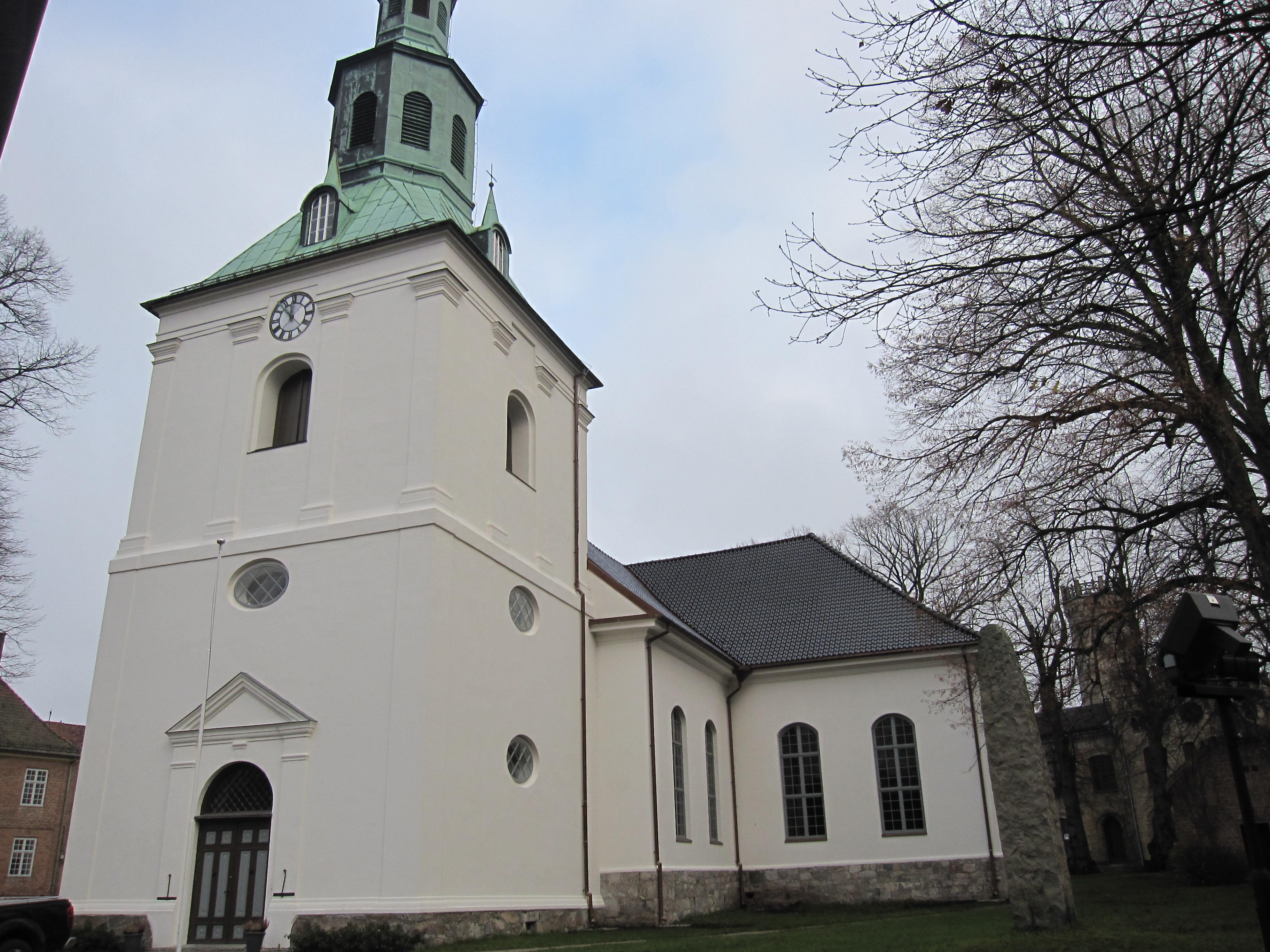 Østre Fredrikstad kirke med grønt kobberspir